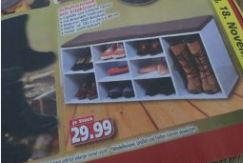 Schuhschrank mit Sitzkissen bei Diska in der Werbung