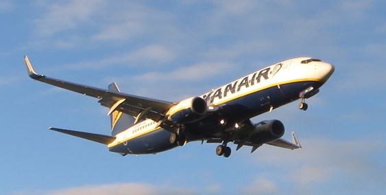 Anflug eine Ryanair Maschine auf den Flughafen Ciampino