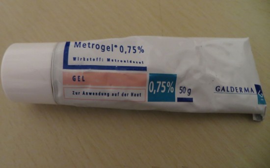 Eine Tube Metrogel zur Behandlung der Hautkrankheit Rosazea