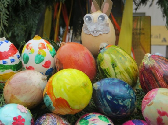 Bunte Ostereier vom 2015er Osterbrunnen  Thalheim